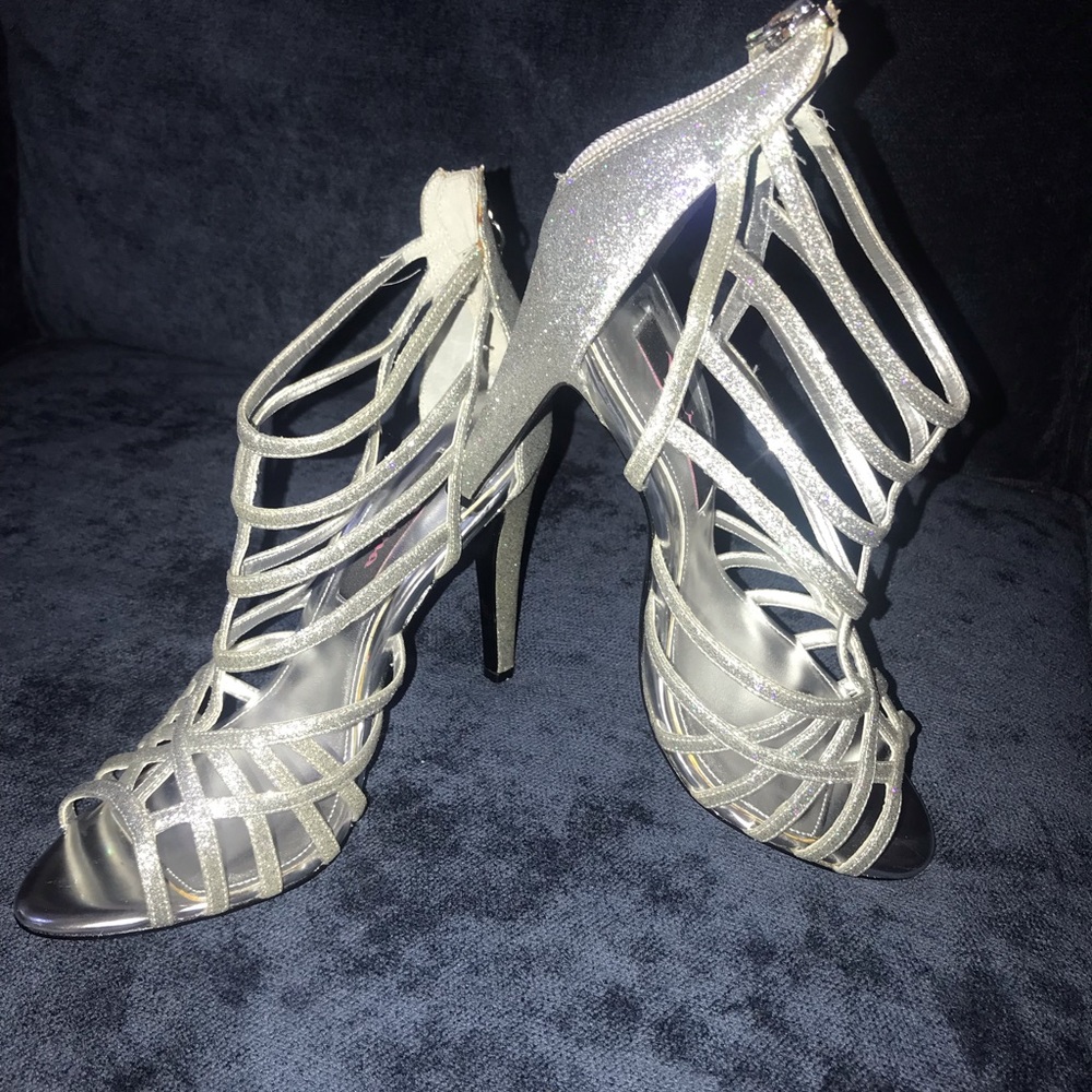 Silver stunner heels